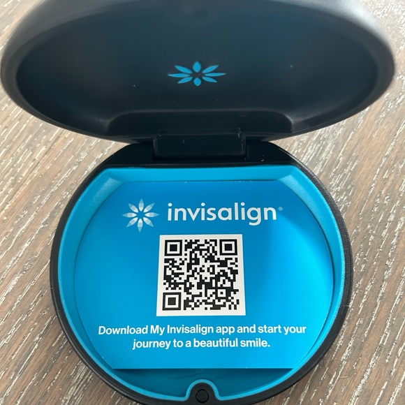 NEW - Invisalign Aligner Case in Black - Picture 2 of 2